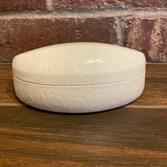 Coach White Ivory Patent Leather Large CC Logo Hard Clam Shell Sunglass Case - Picture 4 of 4